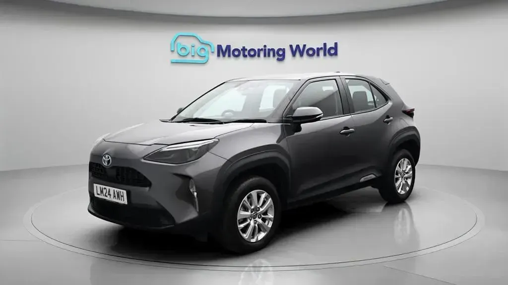 Used Toyota Yaris Cross 116 HP (85 kW) 2024 Grey SUV