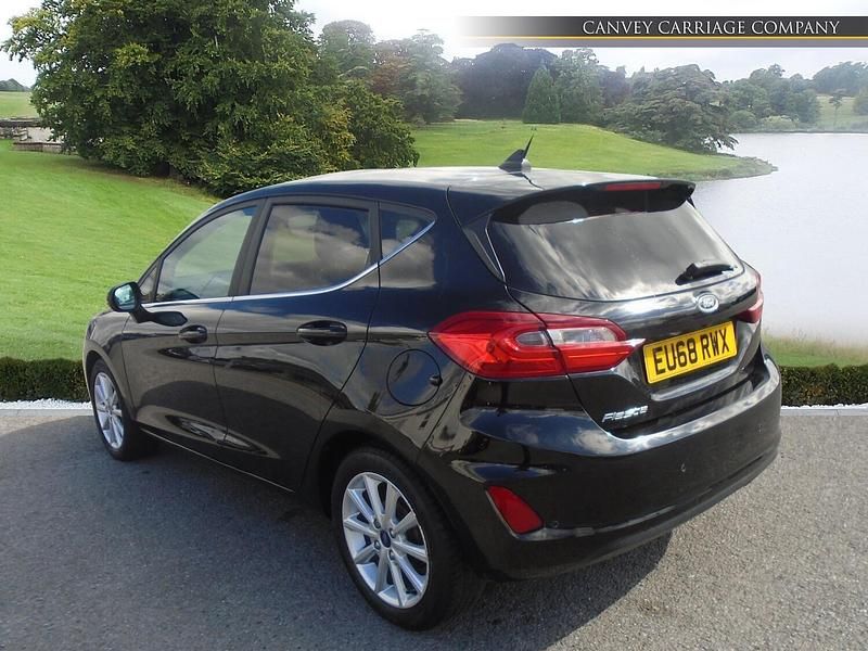 Used Ford Fiesta Titanium 100 HP (73 kW) 2018 Black Hatchback