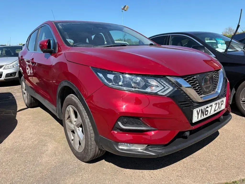 Used Nissan Qashqai Acenta 115 HP (84 kW) 2017 Red SUV