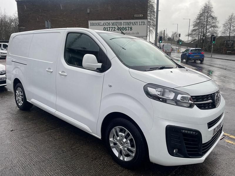 White Used 2021 Vauxhall Vivaro Sportive MPV | £11,995 (Good price) - Image 1/4