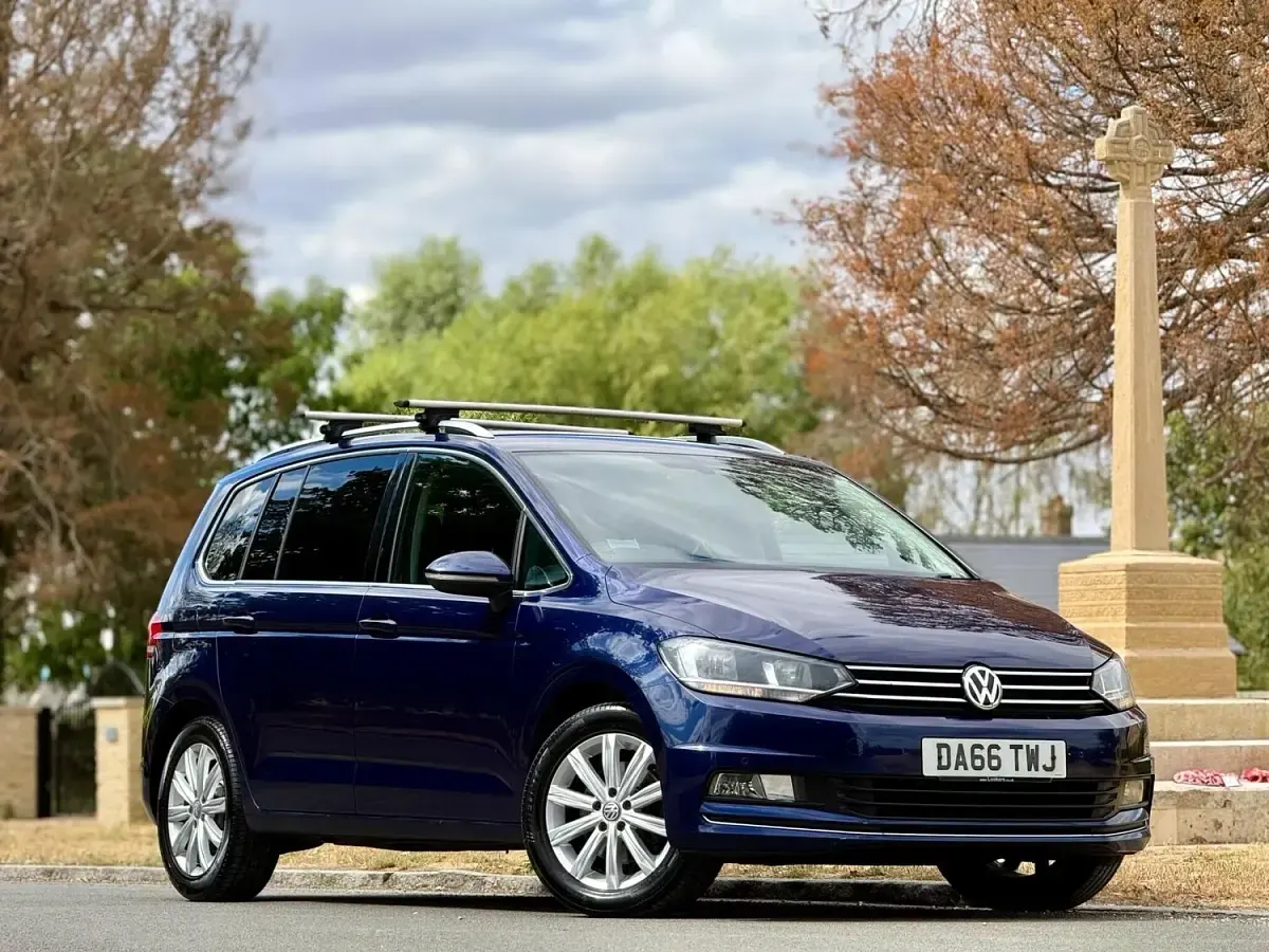 Used VW Touran SEL 190 HP (139 kW) 2016 Blue MPV