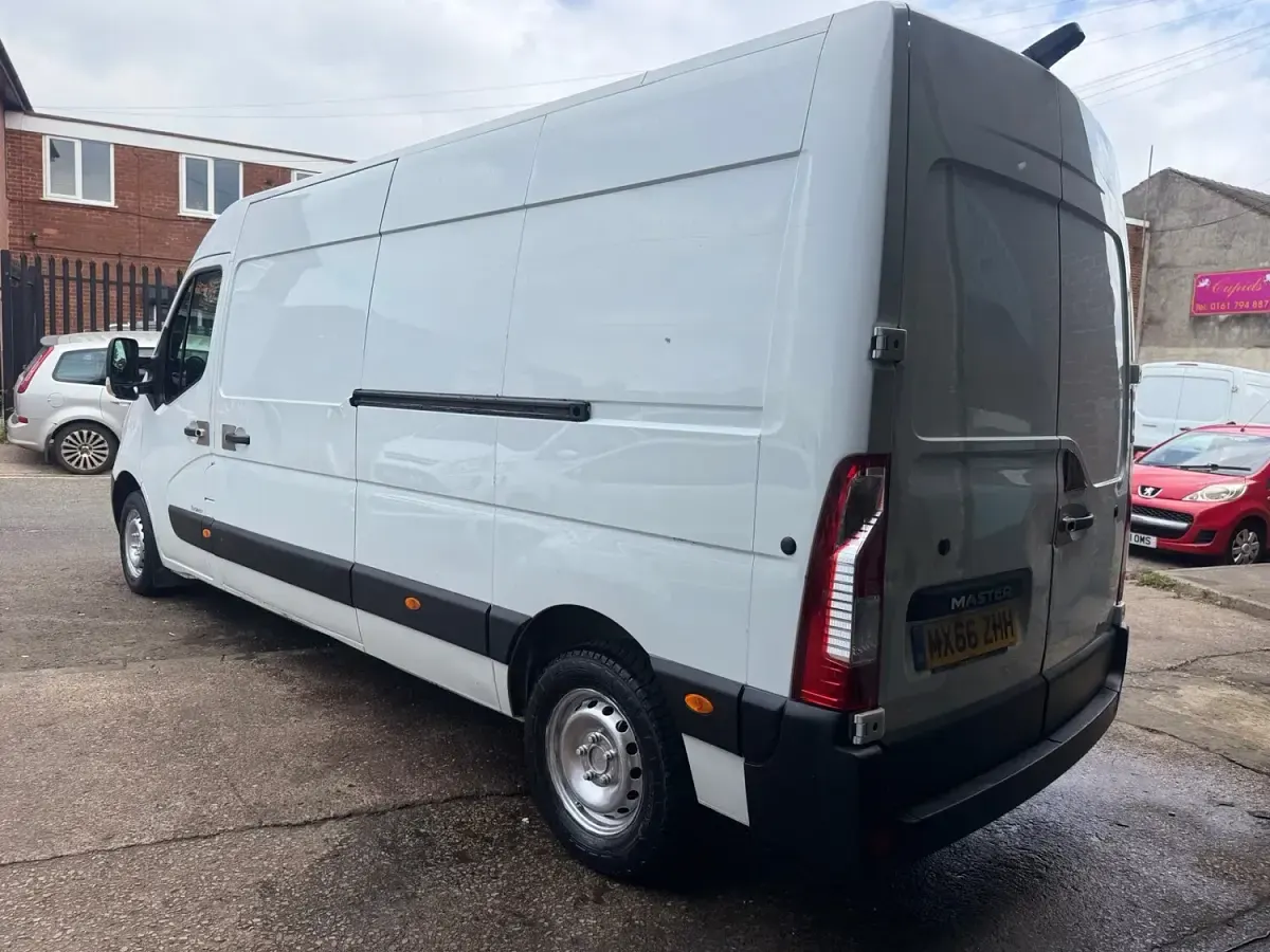 Used Renault Master Business 125 HP (91 kW) 2016 White Van
