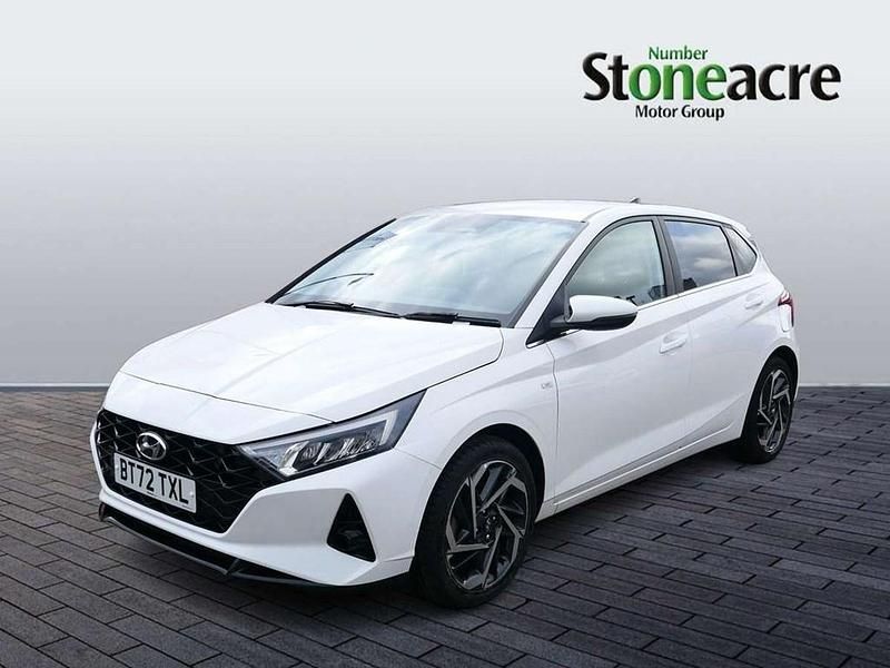 Used Hyundai i20 Premium 100 HP (73 kW) 2022 White Hatchback
