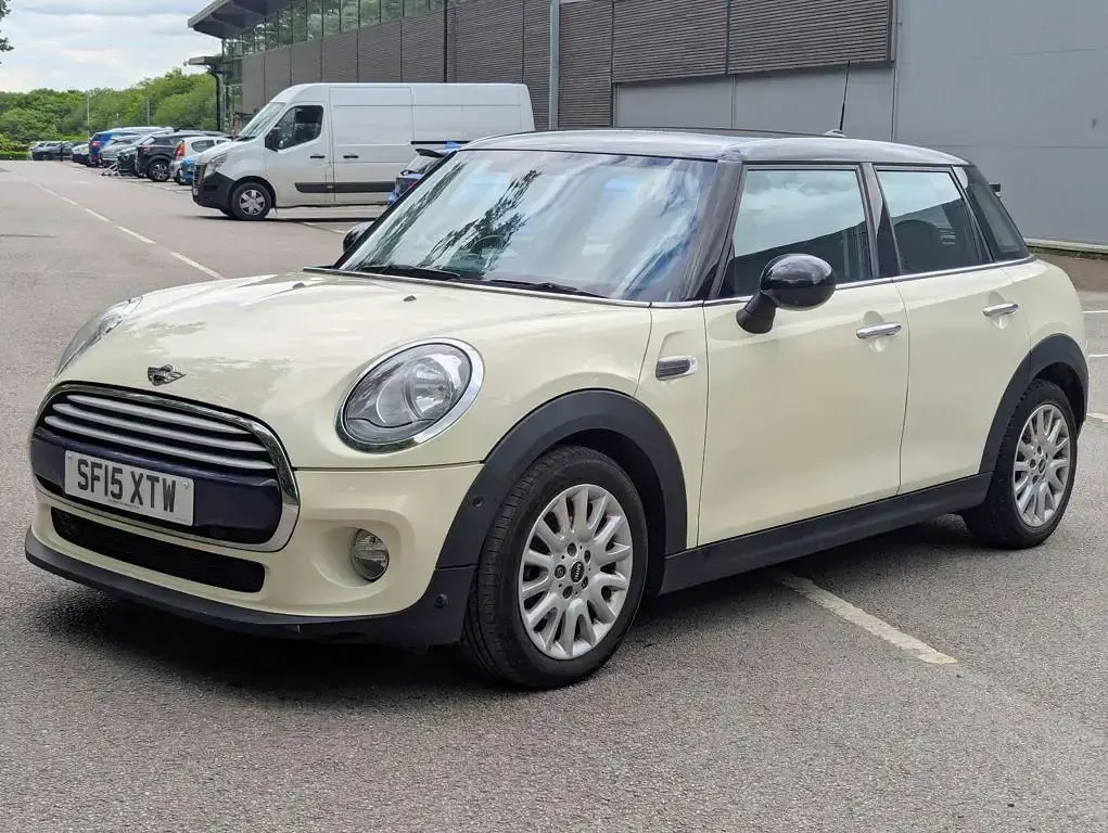 Used Mini Cooper D Hatch 2015 White Hatchback