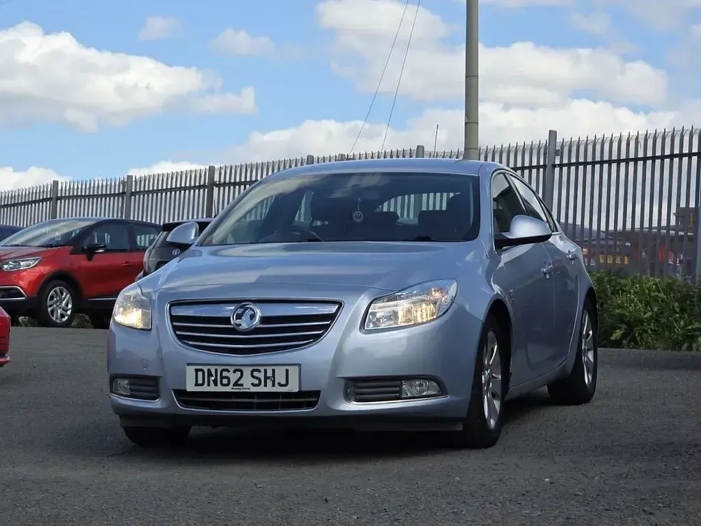 Used Vauxhall Insignia SRi 160 HP (117 kW) 2012 Silver Hatchback