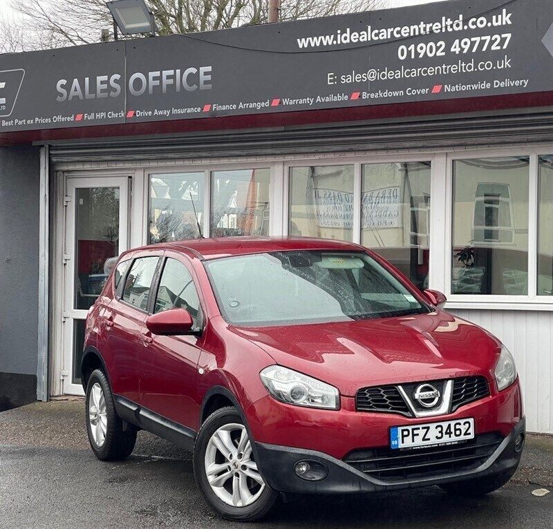 Red Used 2013 Nissan Qashqai Acenta SUV | £2,995 (Good price) - Image 1/3