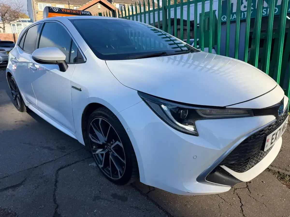 Used Toyota Corolla 122 HP (89 kW) 2021 White Hatchback