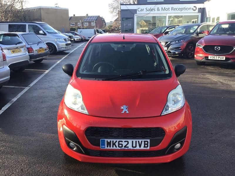 Used Peugeot 107 Active 68 HP (50 kW) 2012 Red Hatchback
