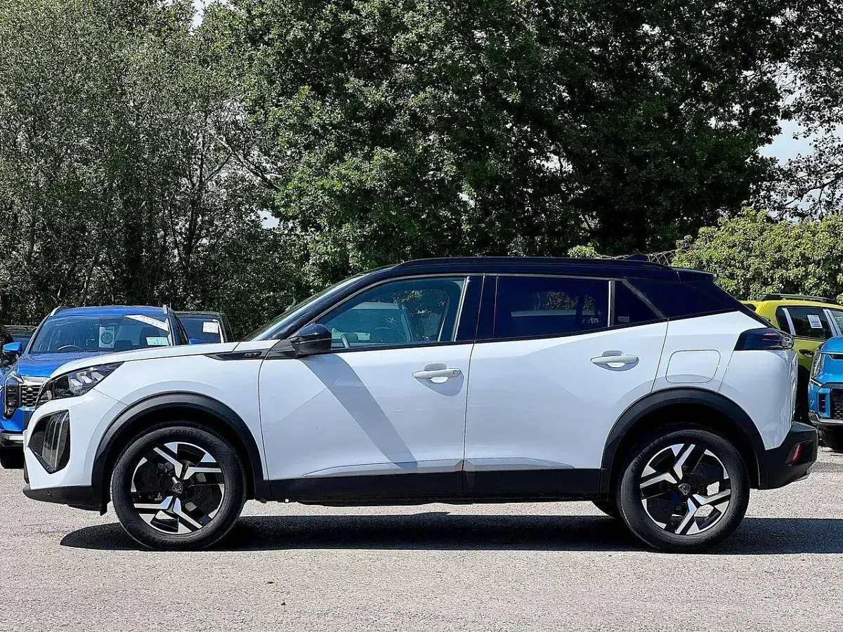 Used Peugeot 2008 GT 129 HP (94 kW) 2025 White SUV