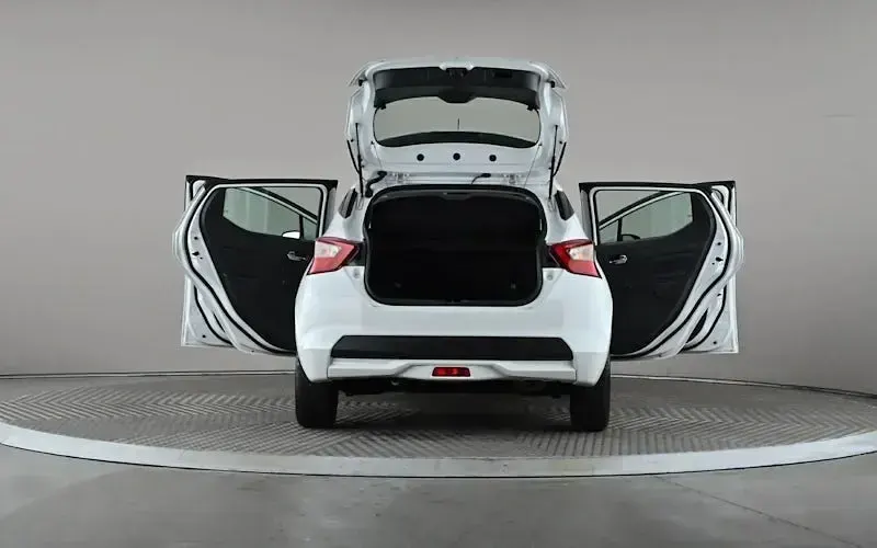 Used Nissan Micra Acenta 92 HP (67 kW) 2022 White Hatchback