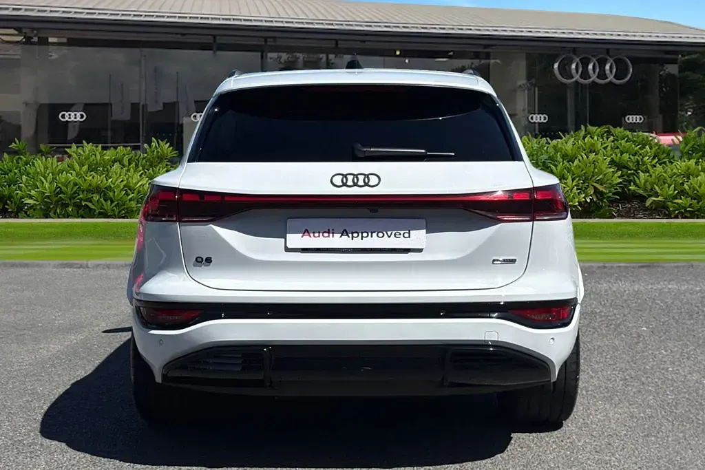 Used Audi Q6 e-tron Comfort 284 kW (387 HP) 2025 White SUV