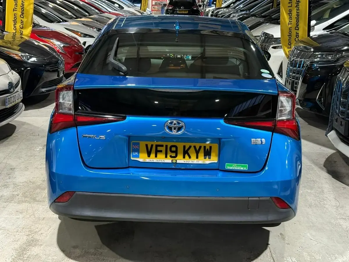 Used Toyota Prius 140 HP (102 kW) 2026 Black Hatchback