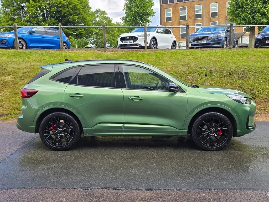 Used Ford Kuga ST-Line X 183 HP (134 kW) 2025 Green SUV