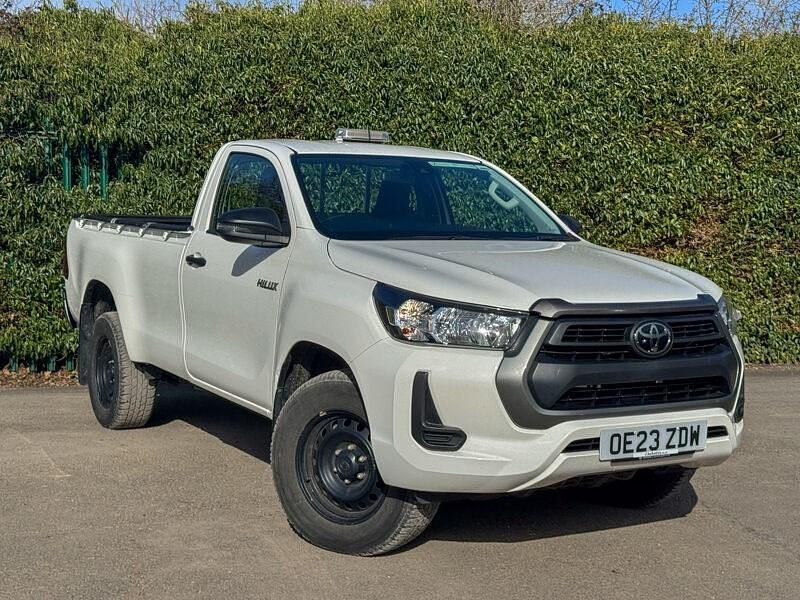 Used Toyota HiLux Active 150 HP (110 kW) 2023 White Pickup
