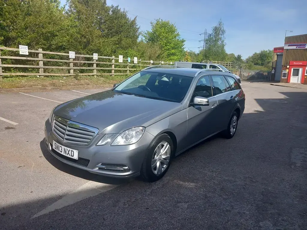 Usado Mercedes E220 SE 170 HP (125 kW) 2013 Prateado Carrinha