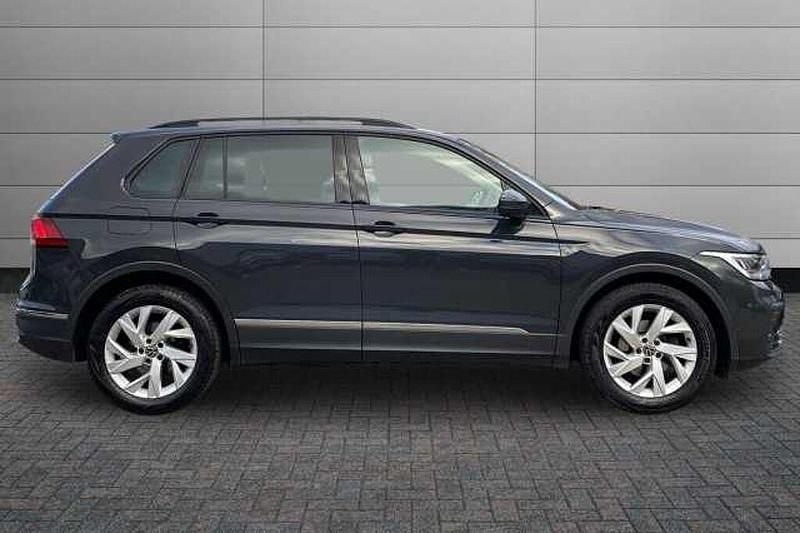 Used VW Tiguan Life 150 HP (110 kW) 2022 Urano grey SUV