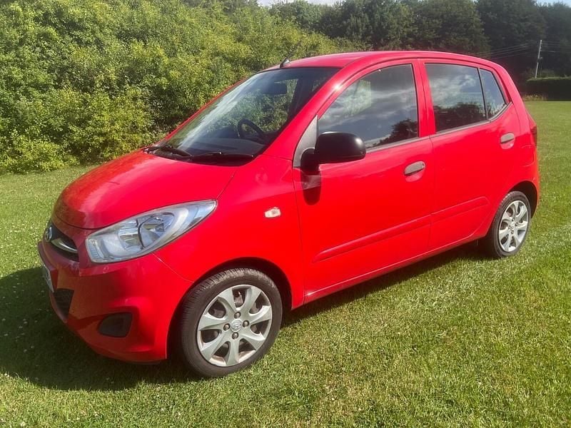 Used Hyundai i10 Classic 86 HP (63 kW) 2011 Red Hatchback