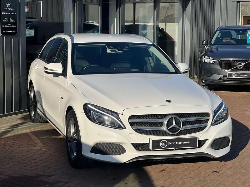 Begagnad Mercedes C350e 2018 Vit Kombi