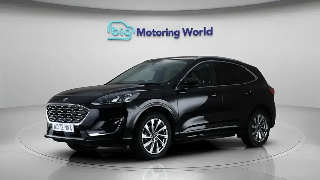 Second-hand Ford Kuga Vignale 225 CP (165 kW) 2023 Negru SUV