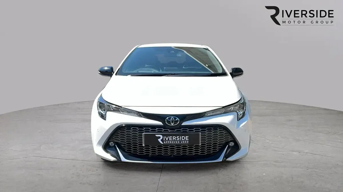 Used Toyota Corolla Sport 184 HP (135 kW) 2021 White Hatchback