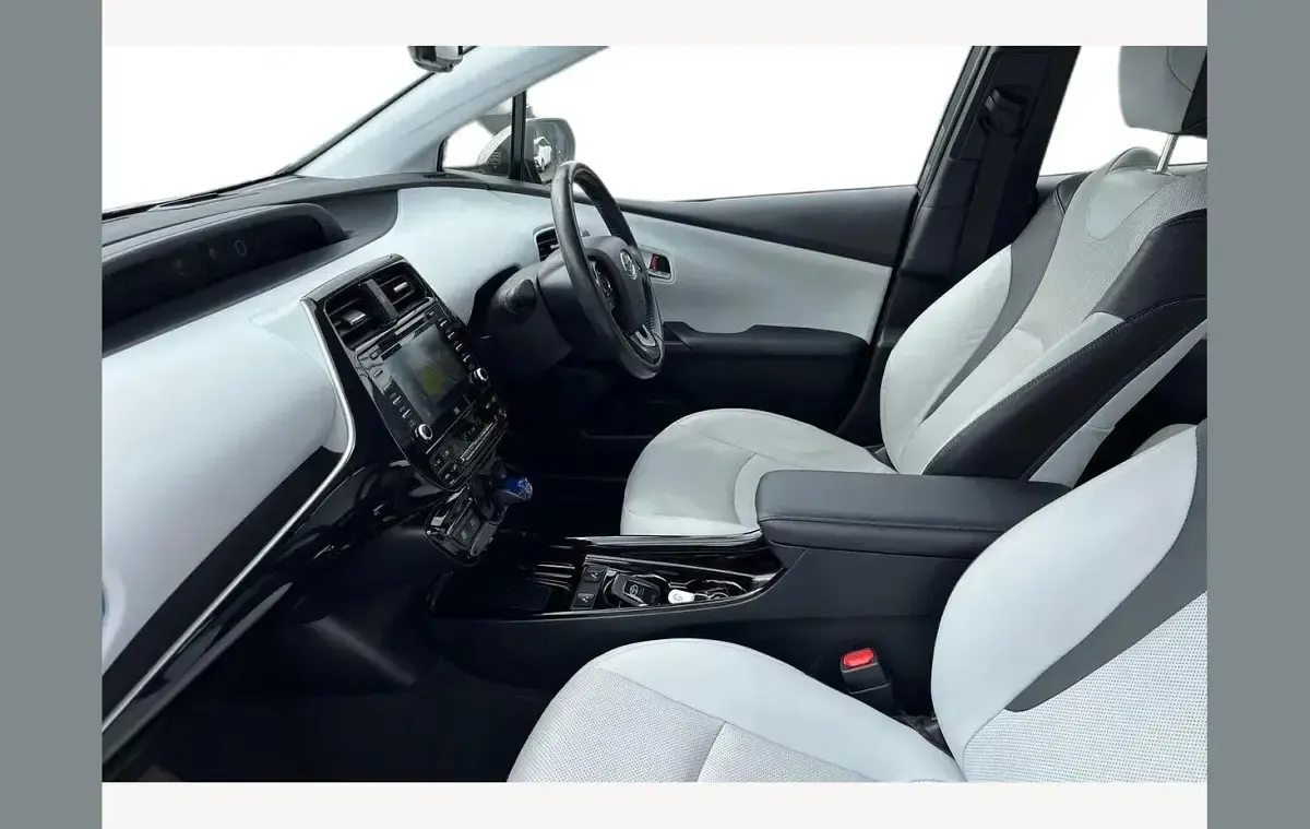 Used Toyota Prius 122 HP (89 kW) 2019 Grey Hatchback