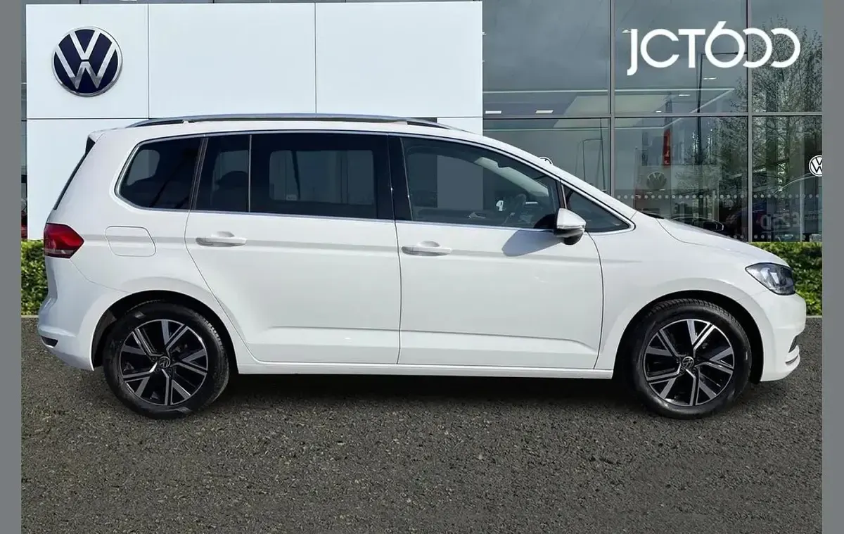 Begagnad VW Touran SEL 150 HK (110 kW) 2021 Vit Minibuss