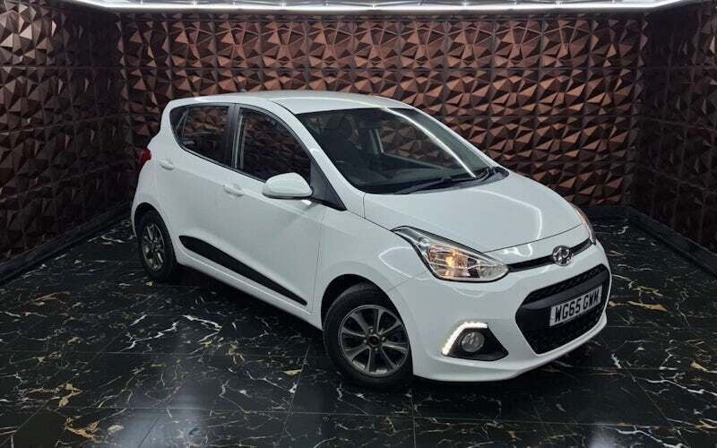Used 2016 Hyundai i10 Premium Hatchback | £8,199 (Fair price) - Image 1/4