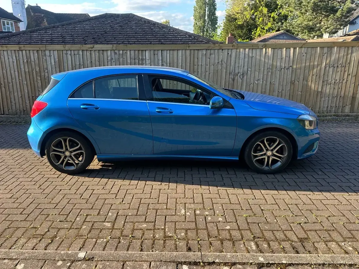 Used Mercedes A180 109 HP (80 kW) 2015 Blue Hatchback