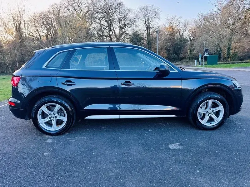 Begagnad Audi Q5 Sport 190 HK (139 kW) 2019 Blå SUV