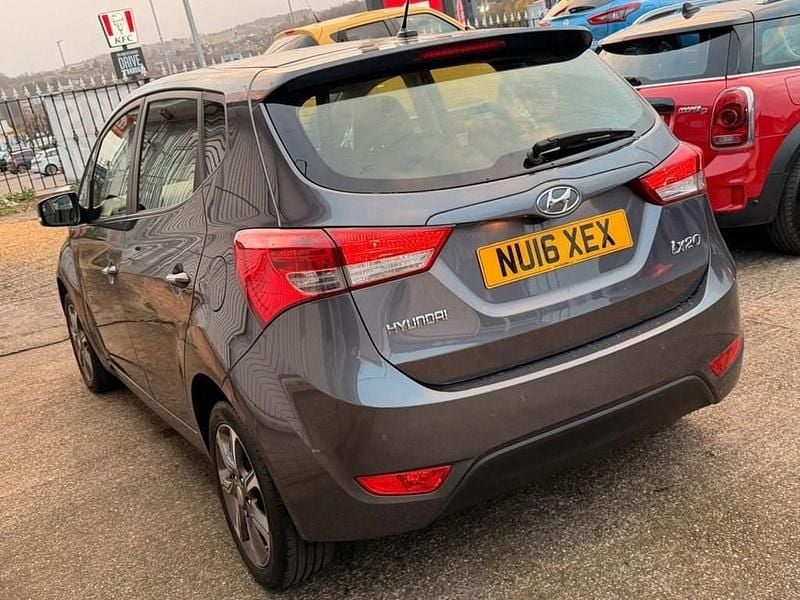 Used Hyundai ix20 SE 90 HP (66 kW) 2016 Grey Hatchback