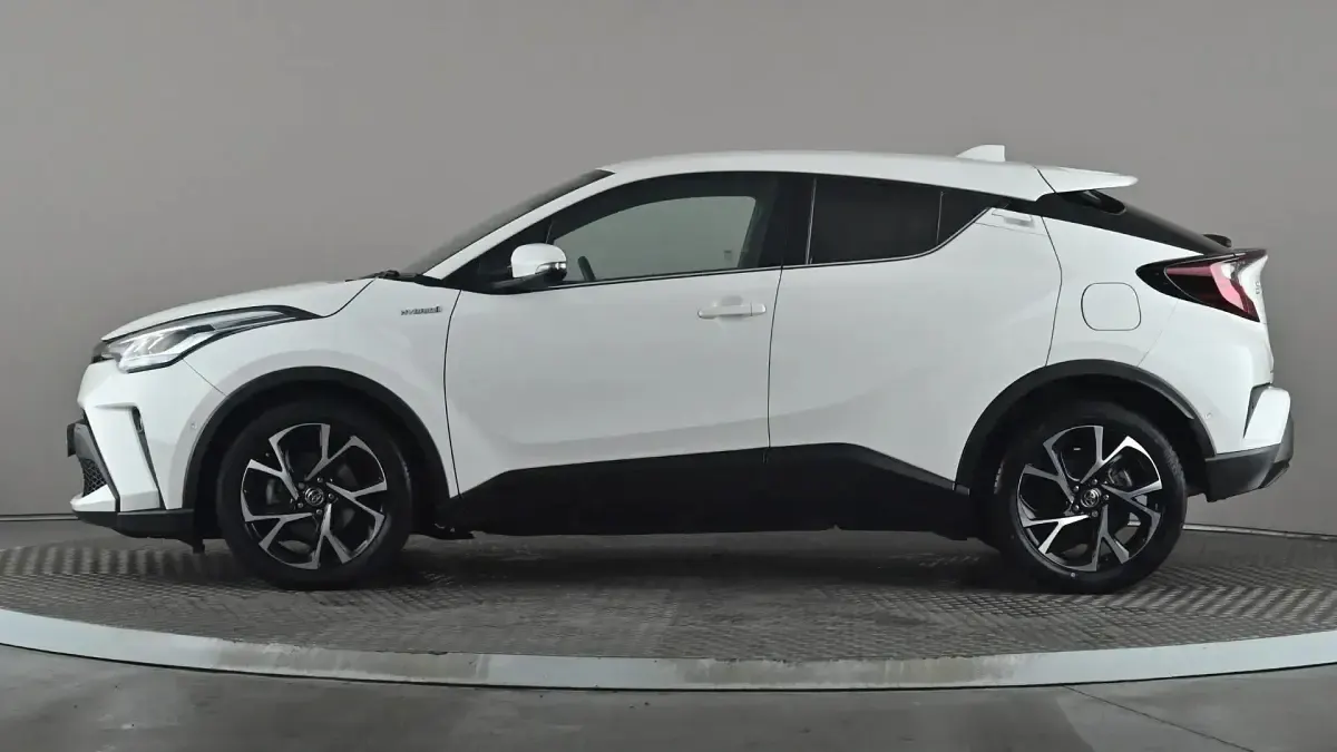 Second-hand Toyota C-HR Design 122 CP (89 kW) 2022 Alb SUV
