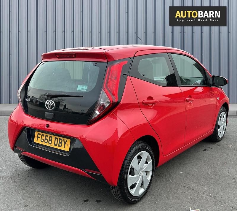 Used Toyota Aygo X-play 71 HP (52 kW) 2018 Red Hatchback