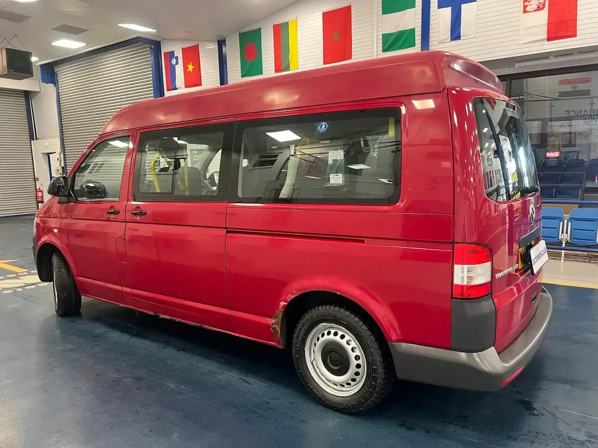 Used VW Transporter 140 HP (102 kW) 2013 Red Van