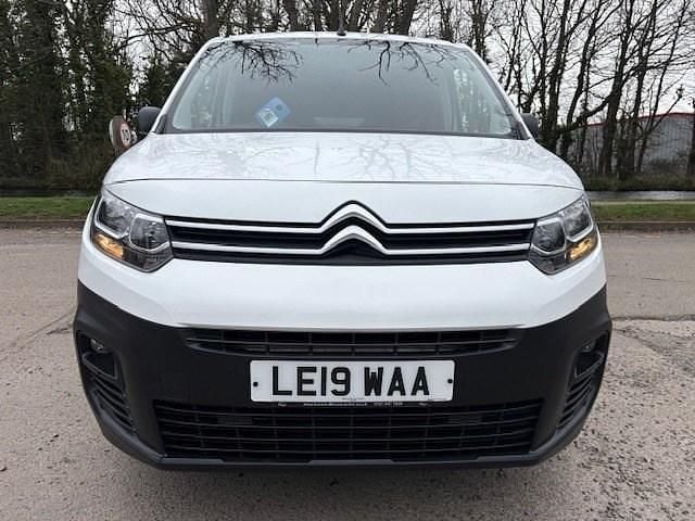 Used Citroën Berlingo 100 HP (73 kW) 2019 White MPV