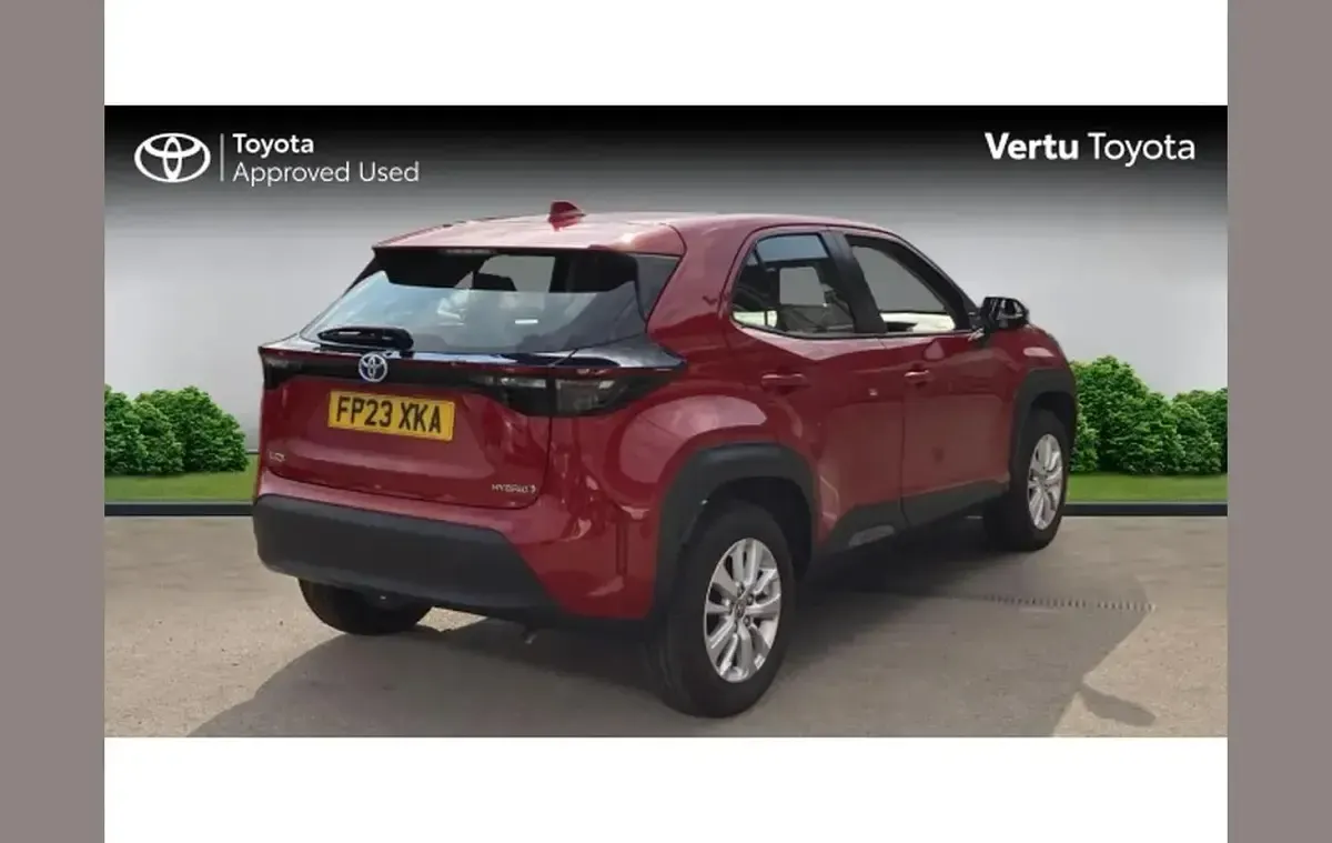 Used Toyota Yaris Cross 113 HP (83 kW) 2023 Red SUV