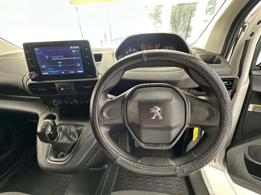 Used Peugeot Partner 2019 White MPV