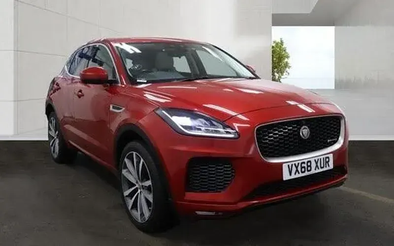 Usado Jaguar E-Pace R-Dynamic 179 HP (131 kW) 2020 SUV