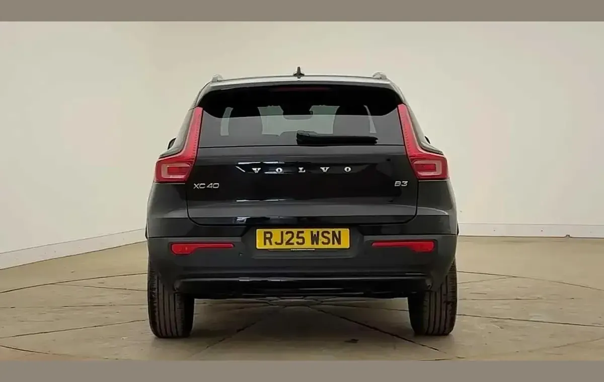 Used Volvo XC40 Plus 161 HP (118 kW) 2025 Black SUV