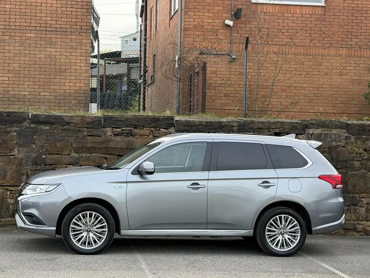 Used Mitsubishi Outlander P-HEV 177 HP (130 kW) 2018 Grey Estate
