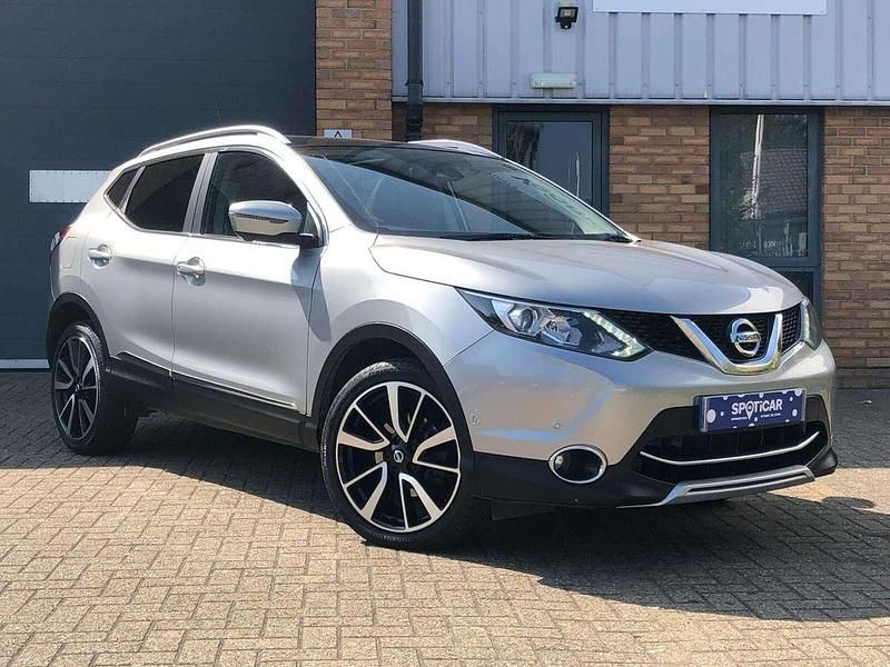 Silver Used 2017 Nissan Qashqai Tekna SUV | £10,691 (Good price) - Image 1/4