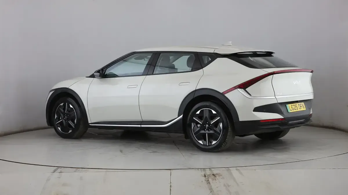 Used Kia EV6 125 kW (170 HP) 2025 White SUV