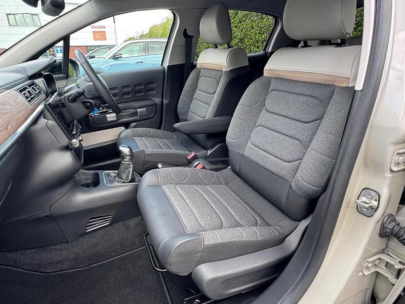 Begagnad Citroën C3 PureTech 82 HK (60 kW) 2024 Grå Halvkombi