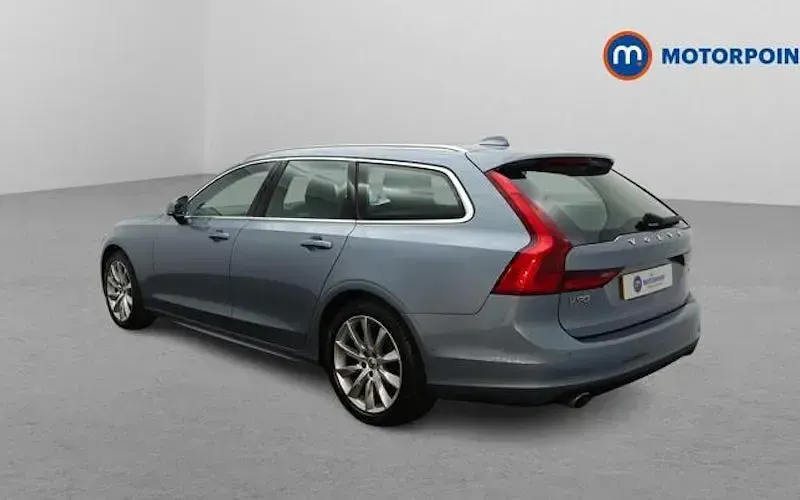 Used Volvo V90 Momentum 190 HP (139 kW) 2020 Blue Estate