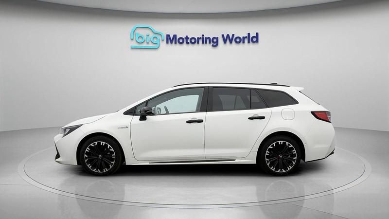 Used Toyota Corolla Sport 122 HP (89 kW) 2020 White Estate