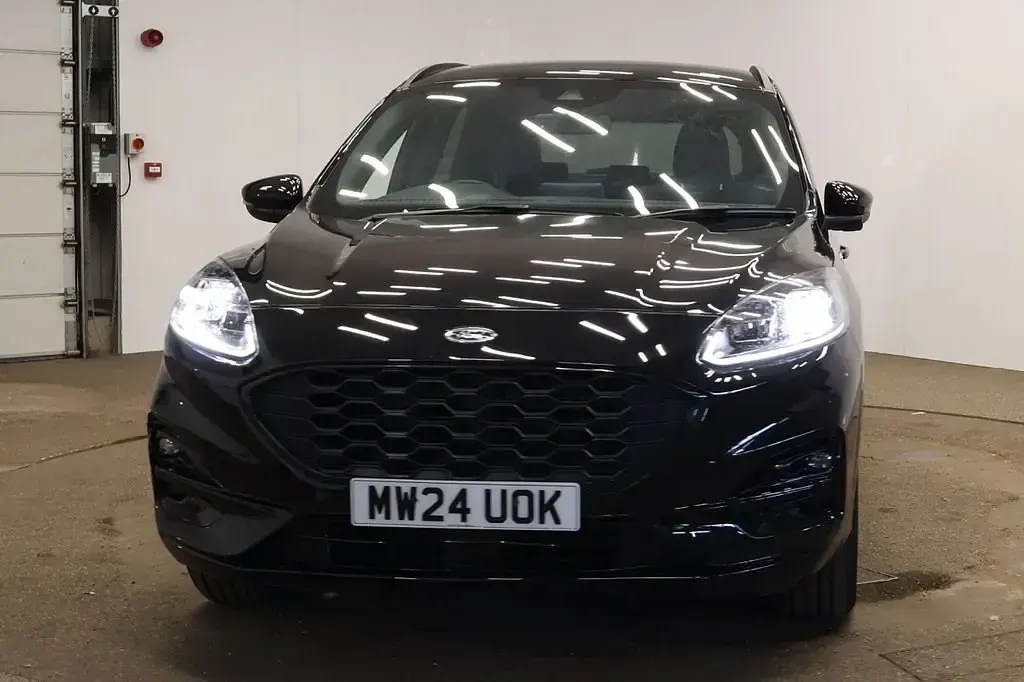 Second-hand Ford Kuga ST-Line 225 CP (165 kW) 2024 Negru SUV