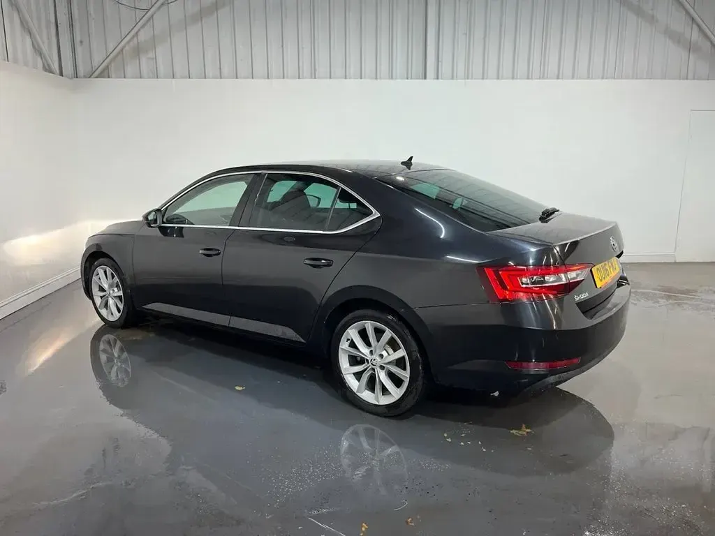 Used Skoda Superb SE L Executive 190 HP (139 kW) 2016 Black Hatchback