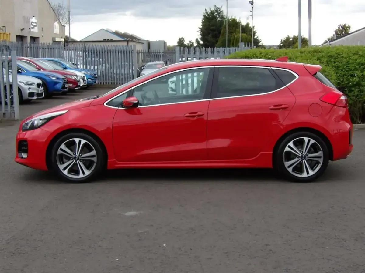 Usado Kia Ceed GT-Line 2018 Rojo Utilitario