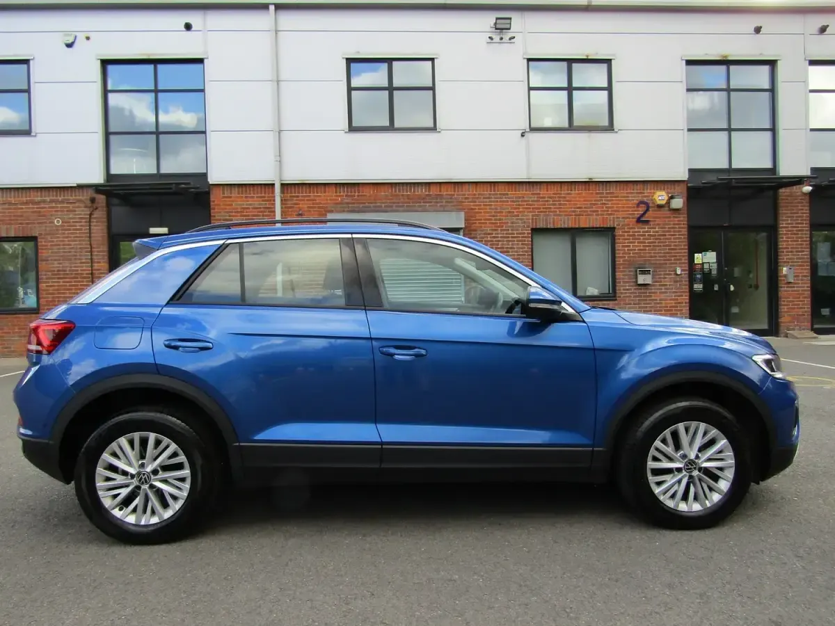 Used VW T-Roc Life 150 HP (110 kW) 2023 Blue SUV
