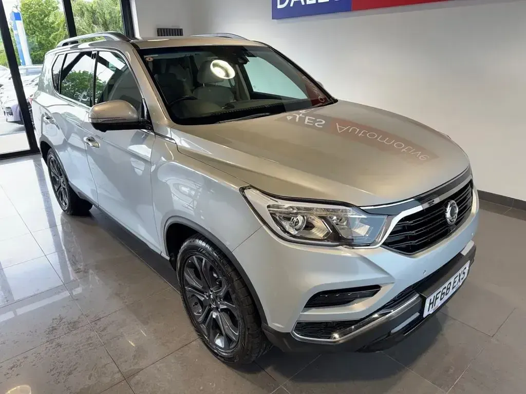Used SsangYong Rexton 181 HP (133 kW) 2018 Silver SUV
