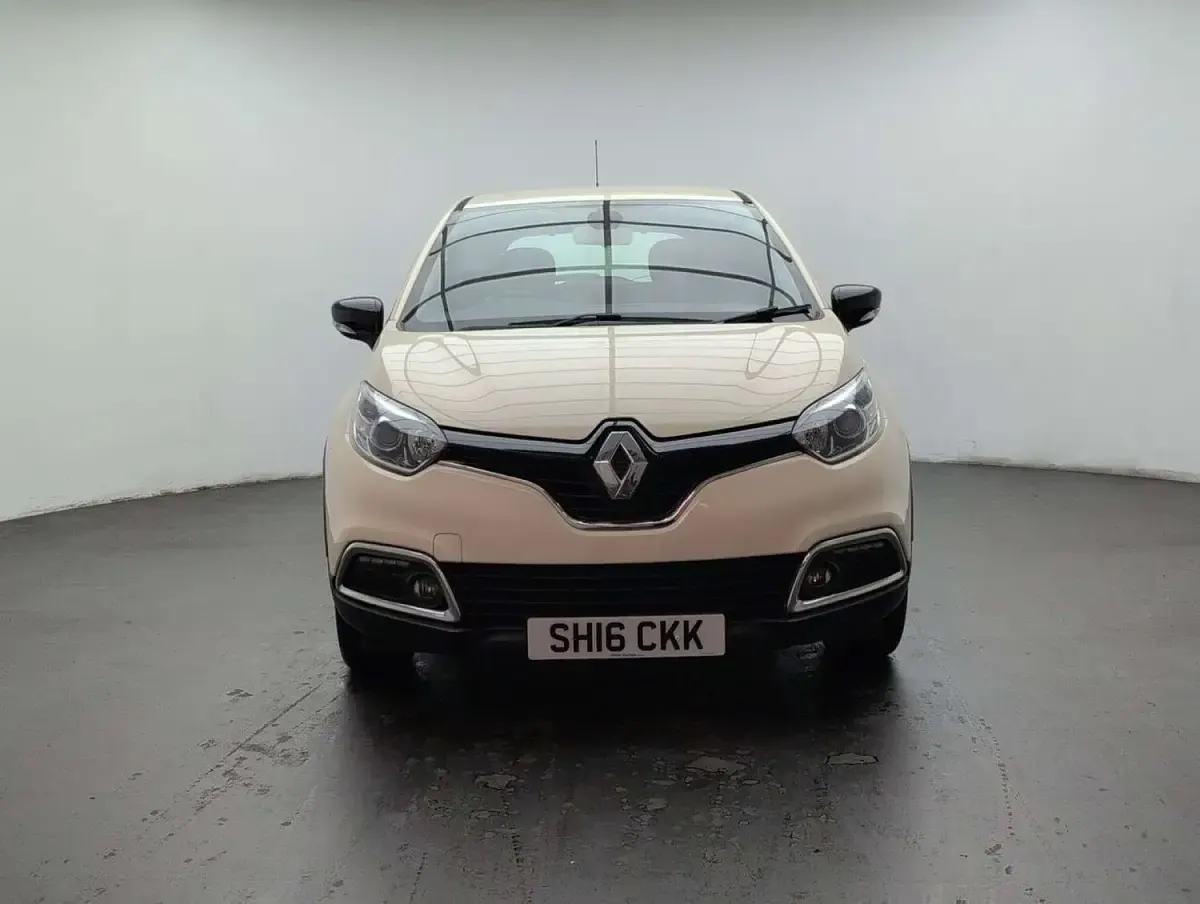 Used Renault Captur Dynamique 90 HP (66 kW) 2016 Cream SUV